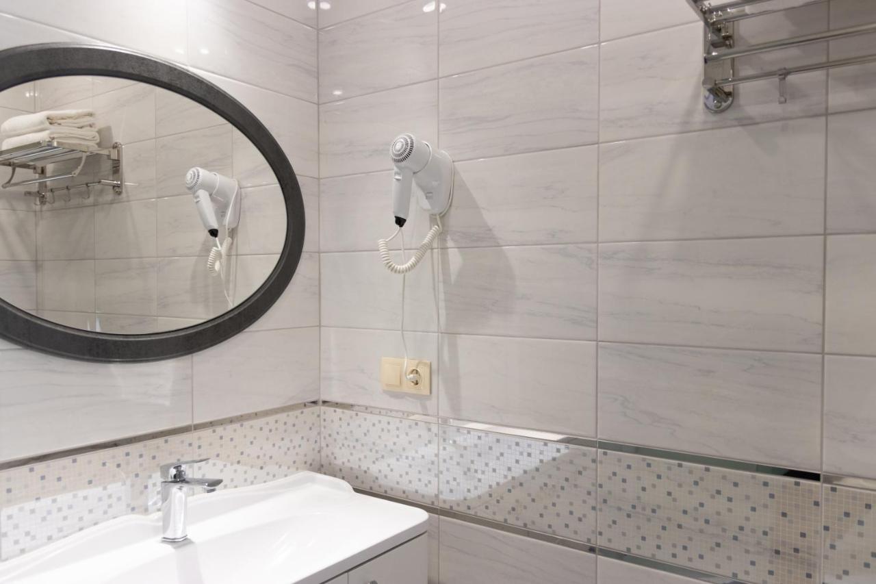 Smart Business Hotel Pinsk Exterior foto